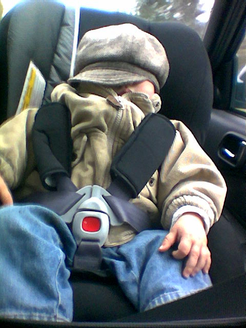 Sover i bilen