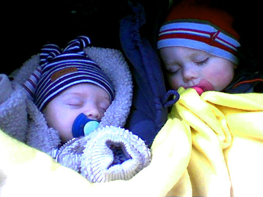 Sover i vagnen