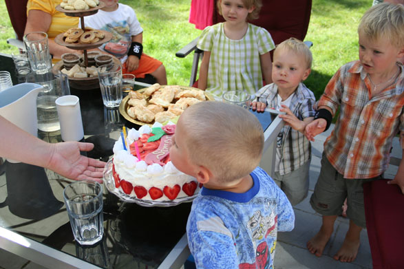 Simon fyller 4 år